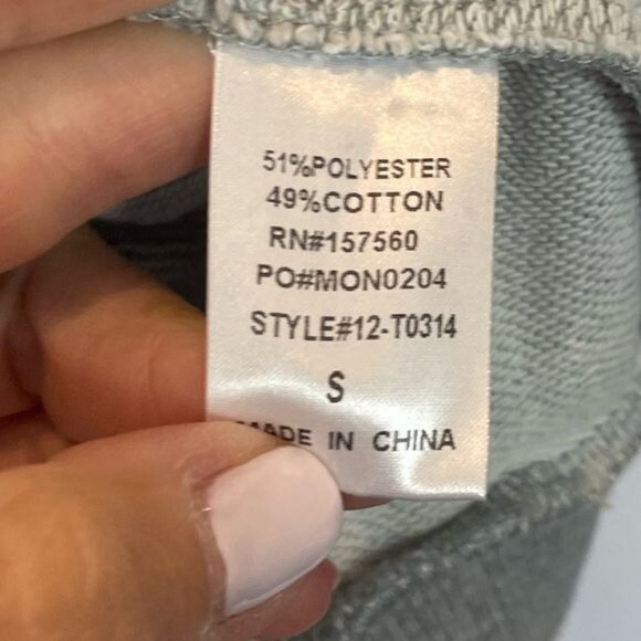 Every Girl Needs A Little Rip In Her Jeans Oversized Gray Sweatshirt Size Small - Picture 6 of 7